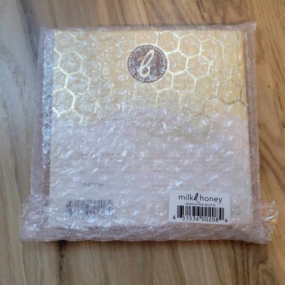 BEAUTY BAKERIE MILK & HONEY HIGHLIGHTING PALETTE - Picture 9 of 9